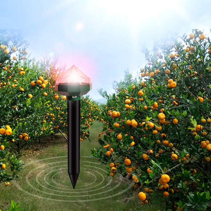 Diamond solar mouse repeller